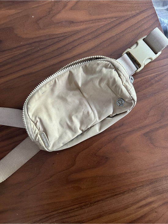 lululemon athletica Other - Lululemon Everywhere Belt Bag 1L